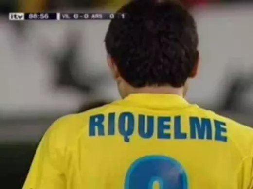 Voetstappen van reuzen: de buitenlandse spelers die uitblonken in de Serie A